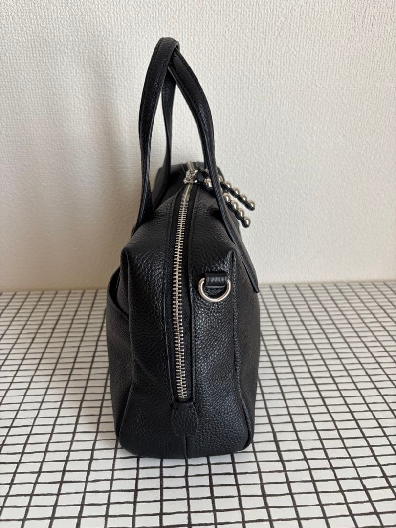 イアパピヨネスタッズショルダーバック