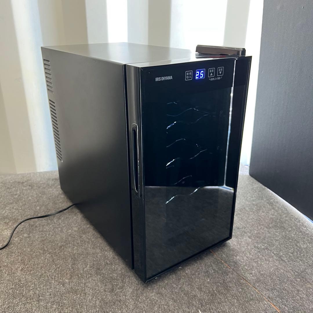 B26美品✨　ワインセラー　アイリスオーヤマ　ブラック　PWC-251P