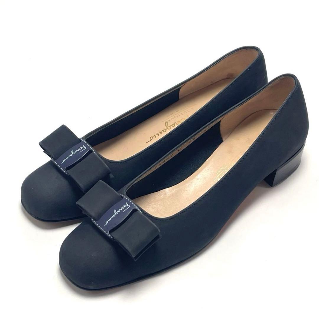 フェラガモ ヴァラ リボン パンプス ヌバック 23cm レディース ブルー系