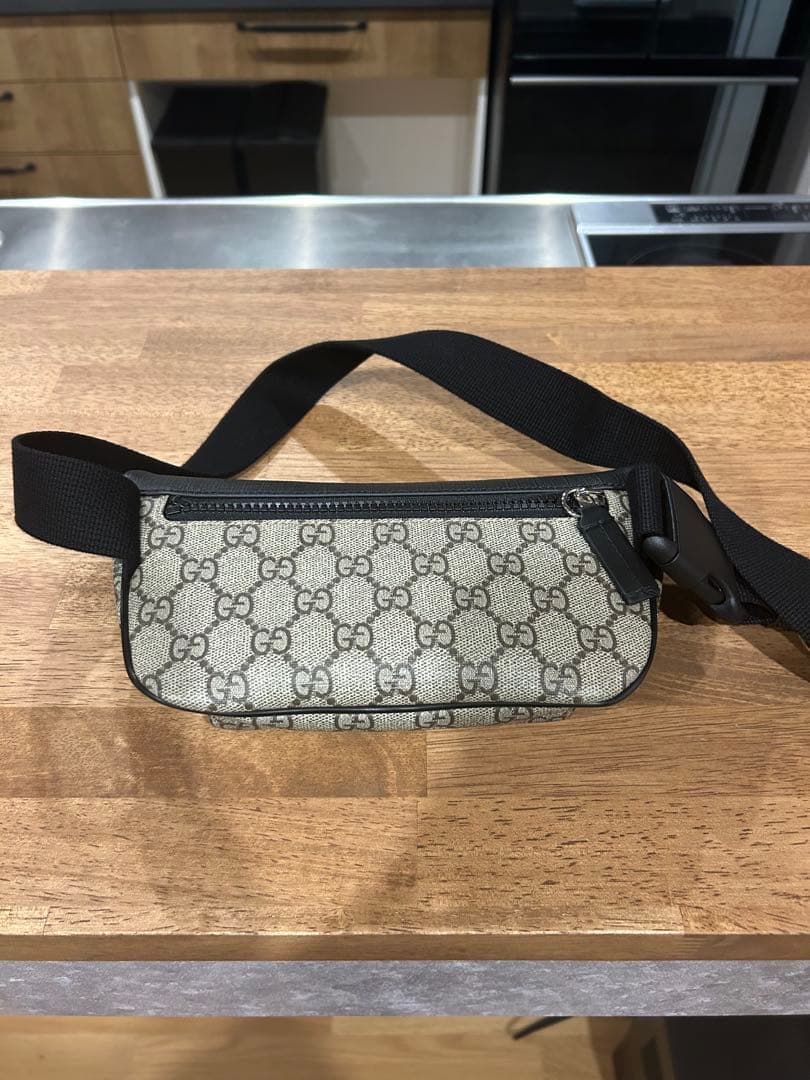 美品　GUCCI GGパターン ボディバッグ