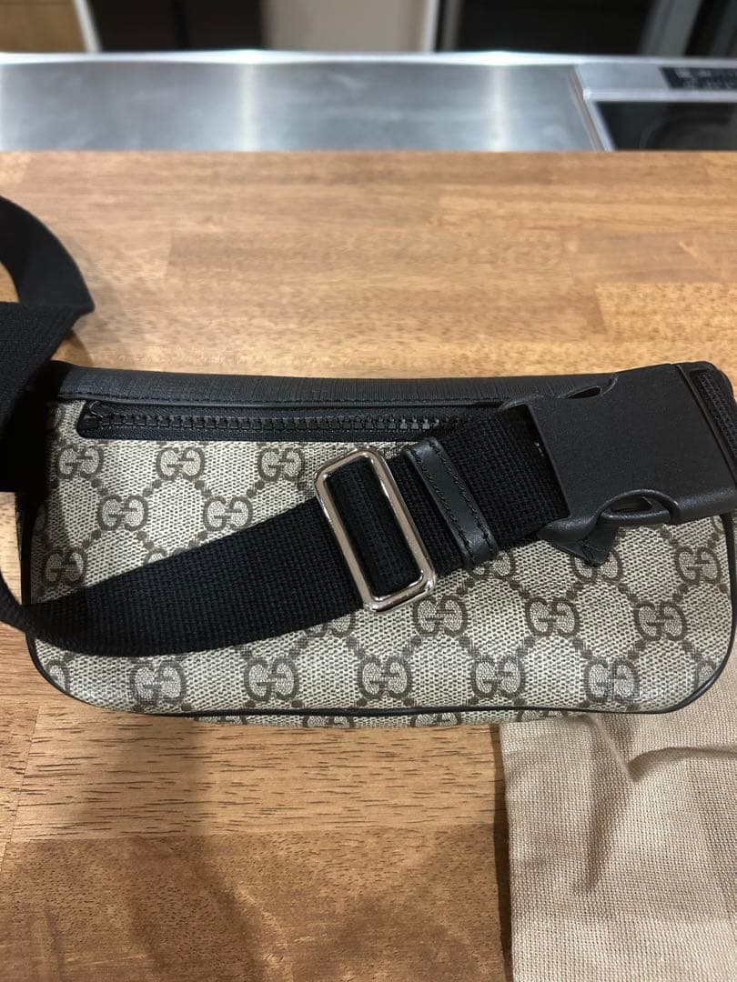 美品　GUCCI GGパターン ボディバッグ