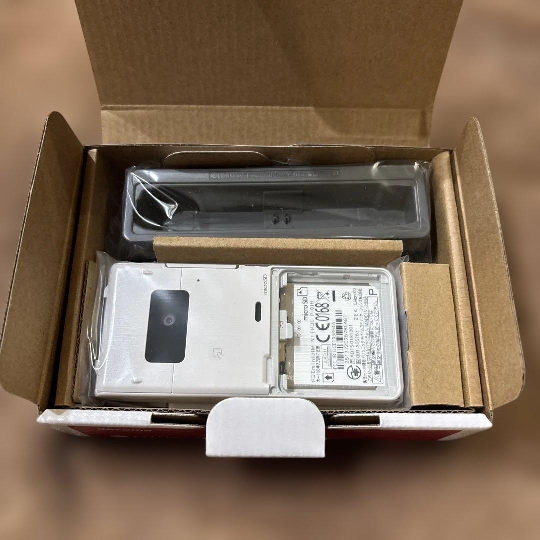 docomo P-01H ホワイト 新品未使用