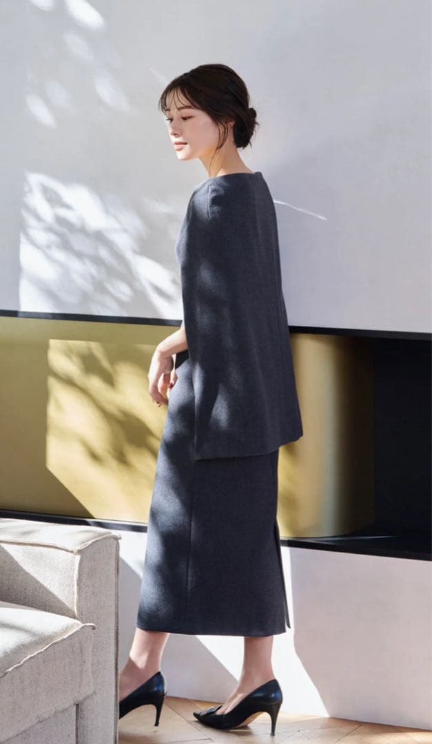 ローブブラン　Narrow line Cape Dress