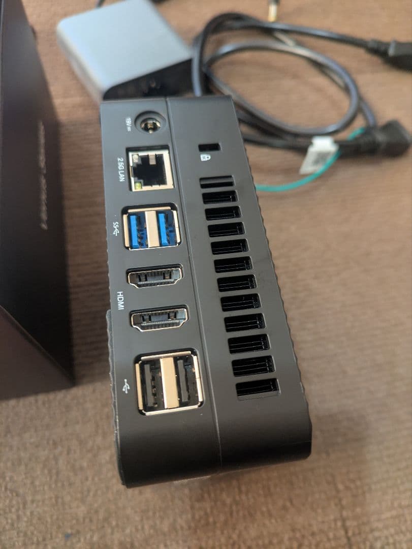 ミニPC minisforum UM773Lite