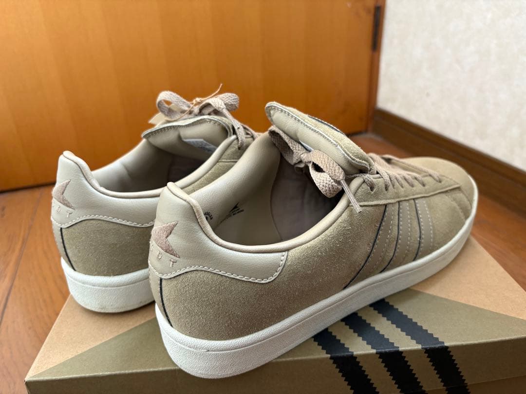 adidas ディセンダント　28ベージュ