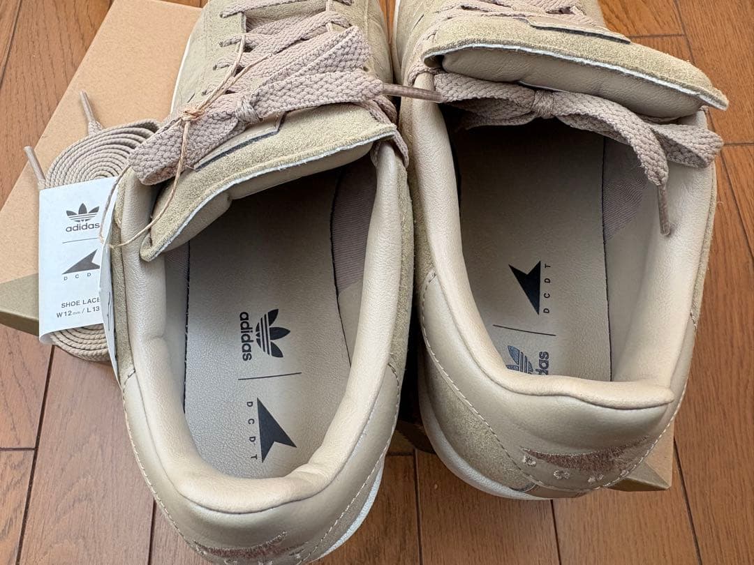 adidas ディセンダント　28ベージュ