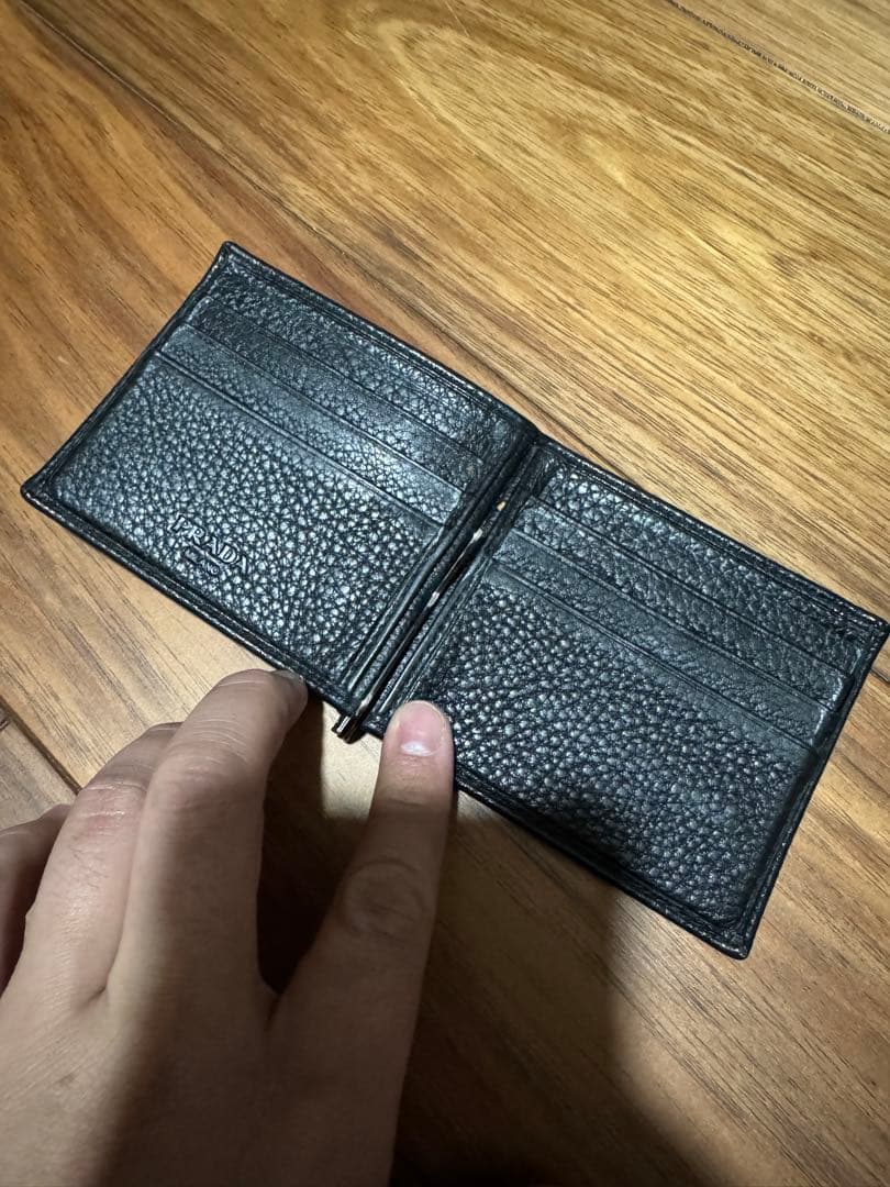 PRADA プラダ レザー マネークリップ 財布 二つ折り 黒 正規品　箱無し