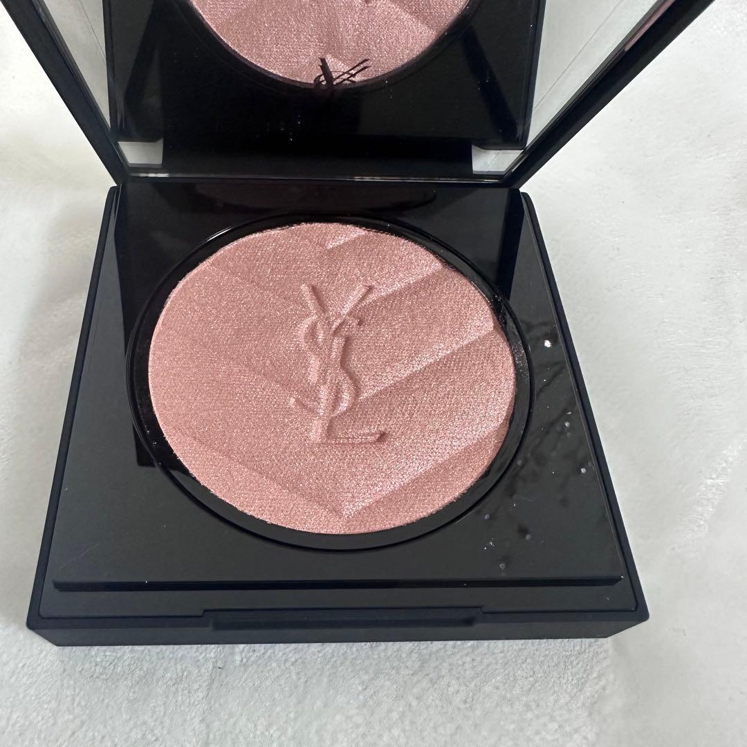 【新品未使用】YSL オールアワーズハイパールミナイザー 03 ロージーサンド