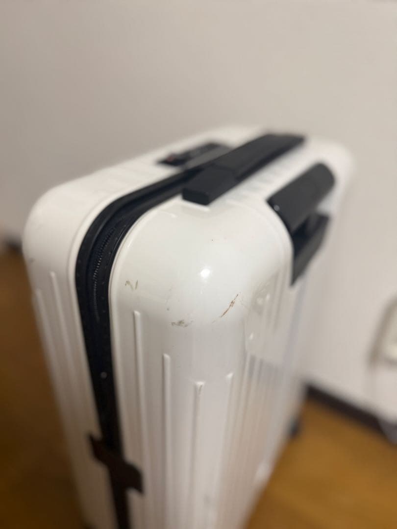 リモワ サルサエアー 32L 機内持ち込み 4輪　ホワイト　白