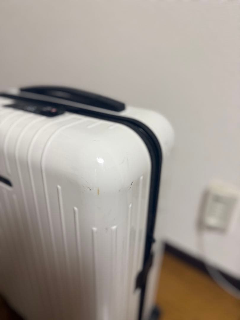 リモワ サルサエアー 32L 機内持ち込み 4輪　ホワイト　白