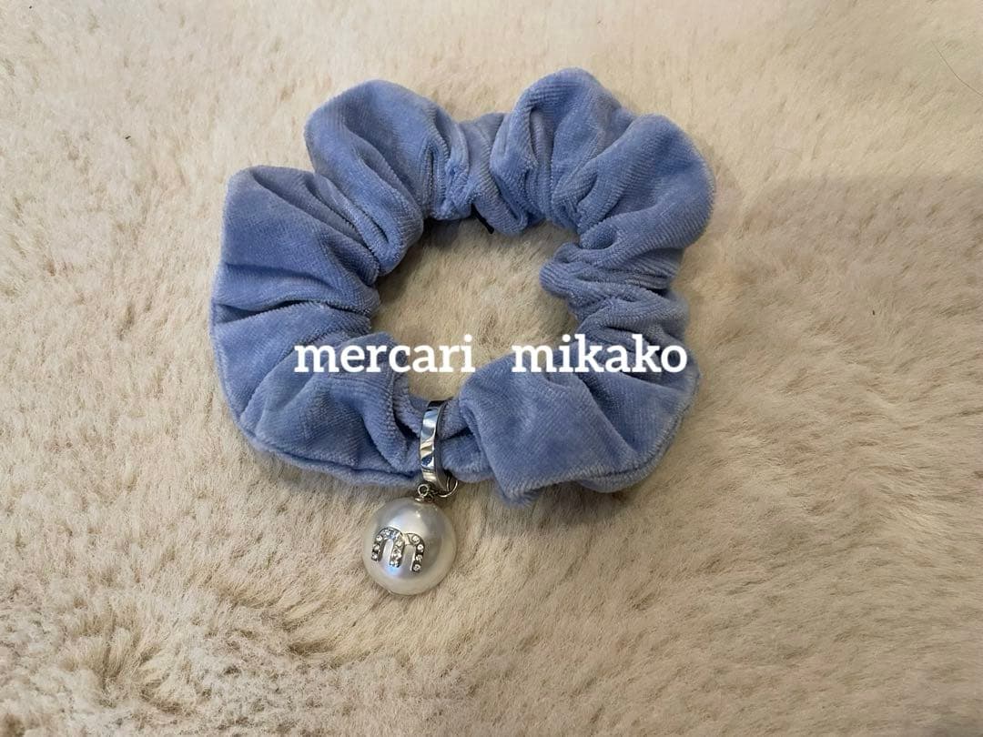 miumiu ミュウミュウ　パールつき ベルベット シュシュ