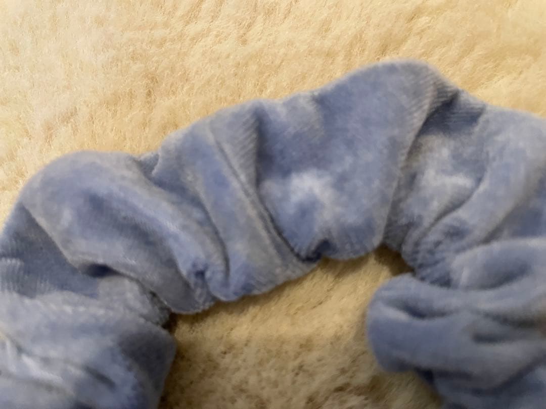 miumiu ミュウミュウ　パールつき ベルベット シュシュ