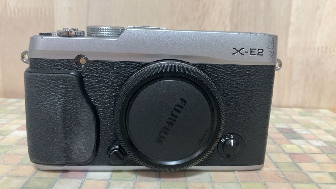 Fujifilm X-E2 ボディ　ミラーレス一眼カメラ