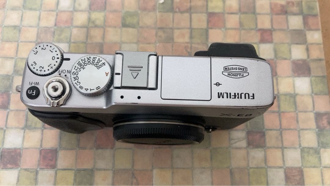 Fujifilm X-E2 ボディ　ミラーレス一眼カメラ