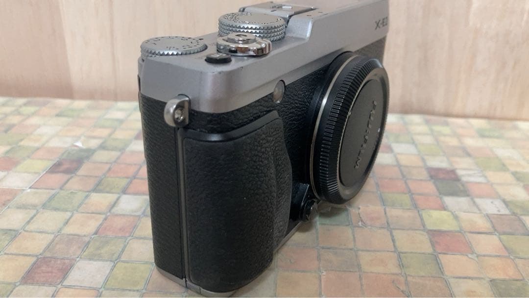 Fujifilm X-E2 ボディ　ミラーレス一眼カメラ