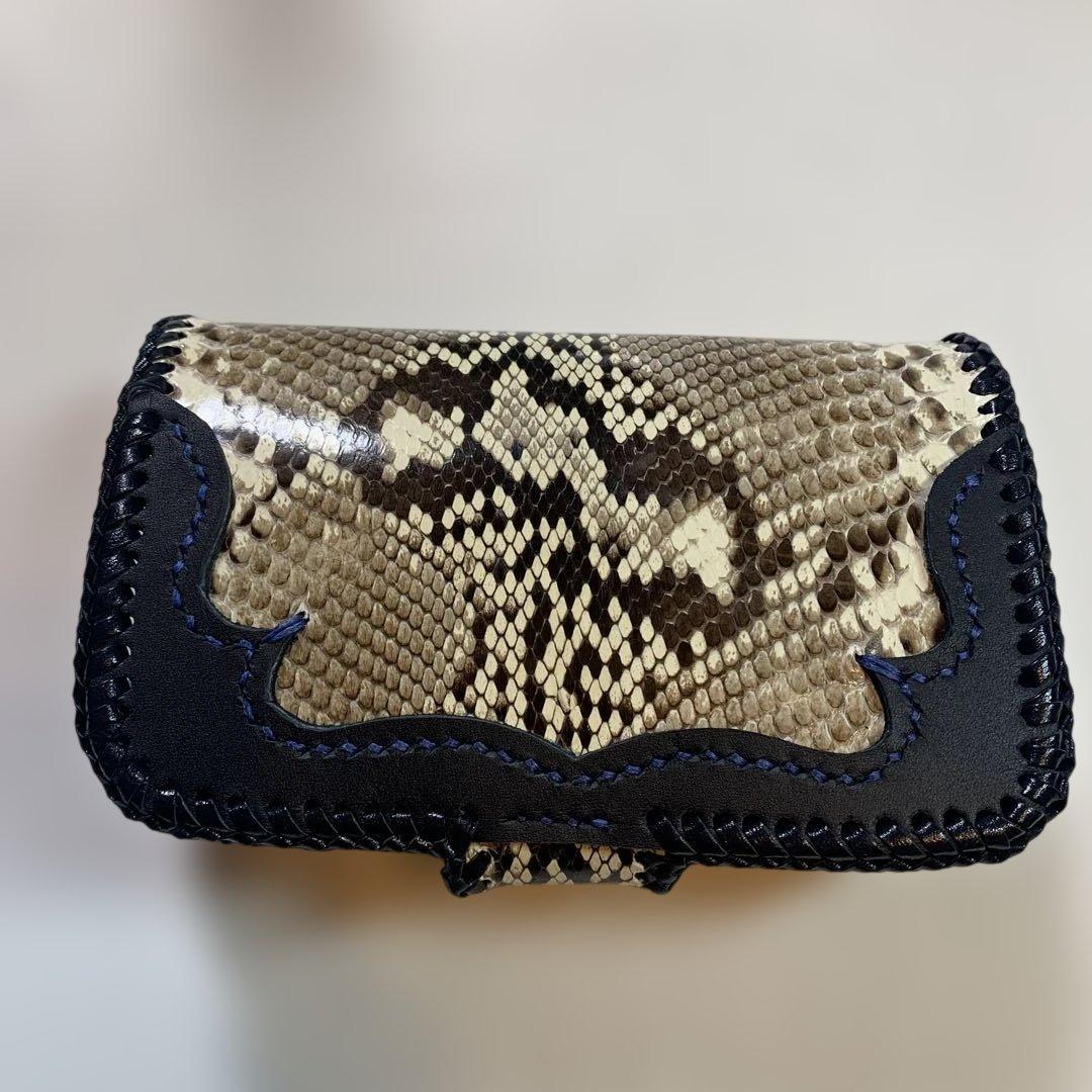 ハンドメイドレザークラフトダイヤモンドパイソンミドルウォレット牛レース編紺色