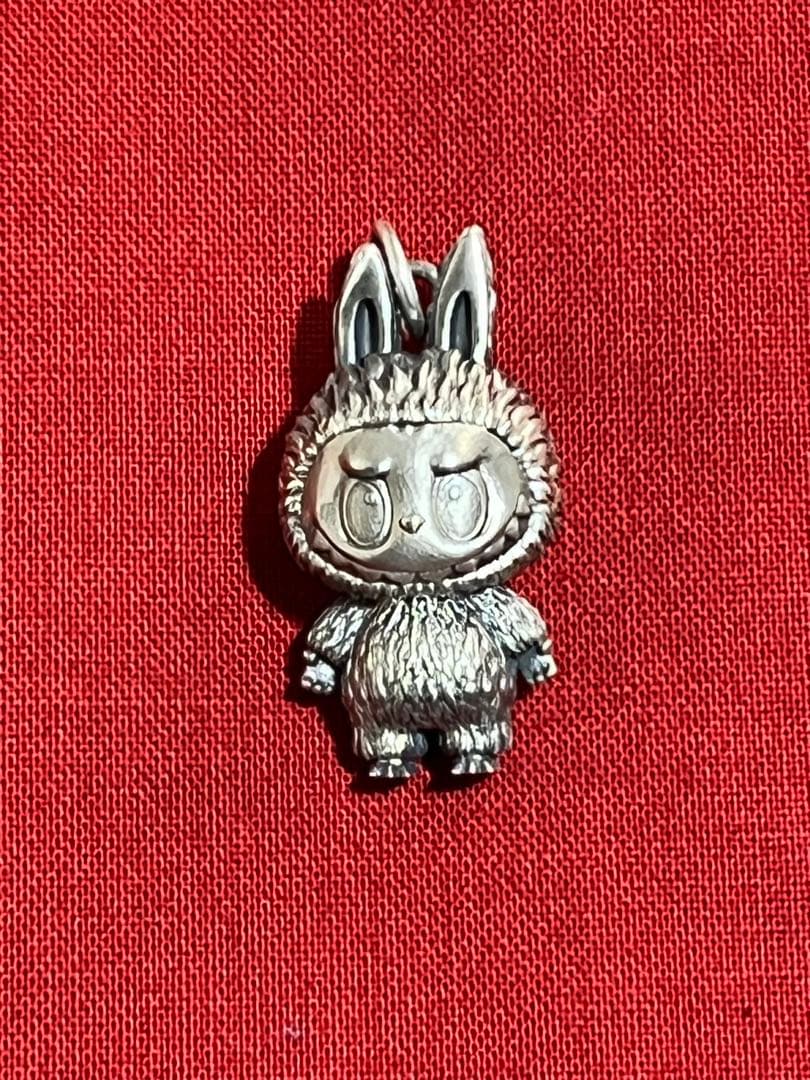 ラブブペンダントトップシルバー新品超希少‼️POPMARTゲーム•おもちゃ•グッズ