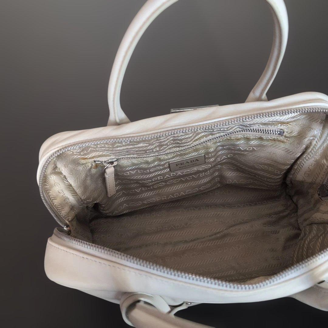 PRADA 　ハンドバッグ レザー　ダイヤル錠付き