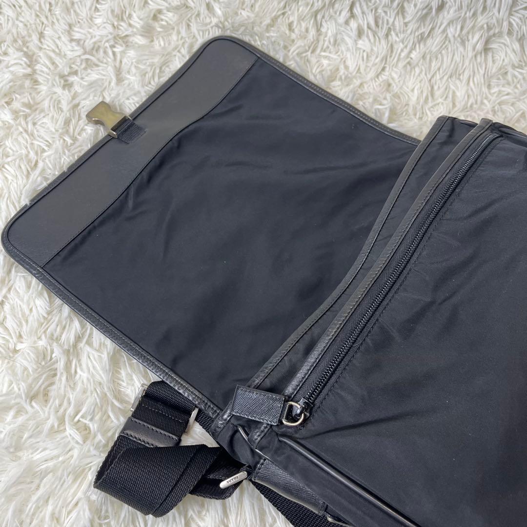 美品✨ PRADA ショルダーバッグ 三角ロゴ ナイロン レザー A4収納可