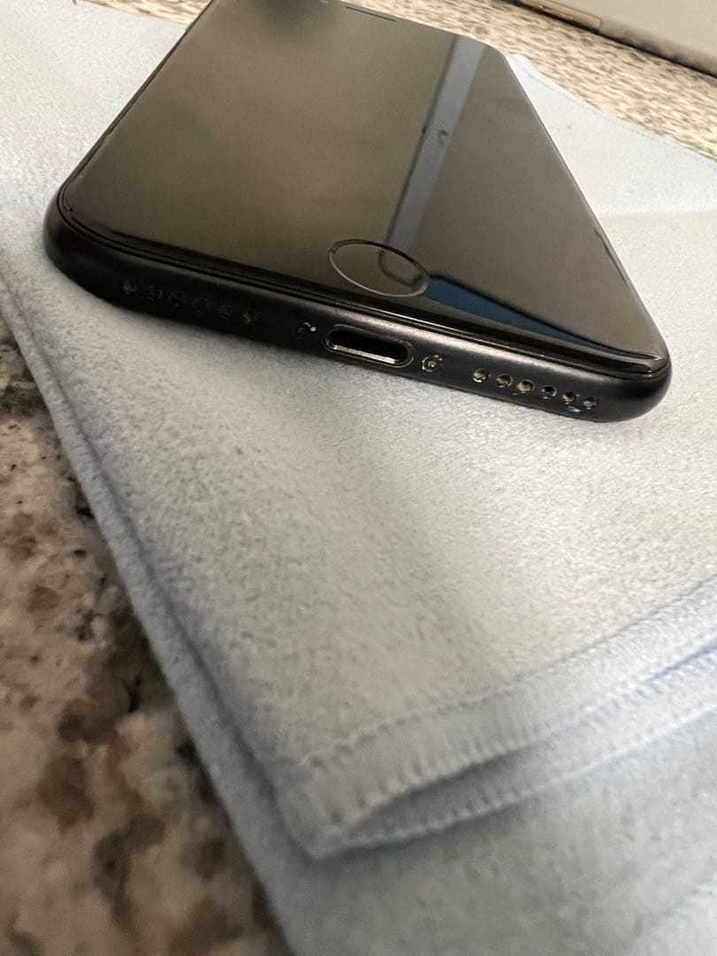 iPhoneSE 第二世代　64G