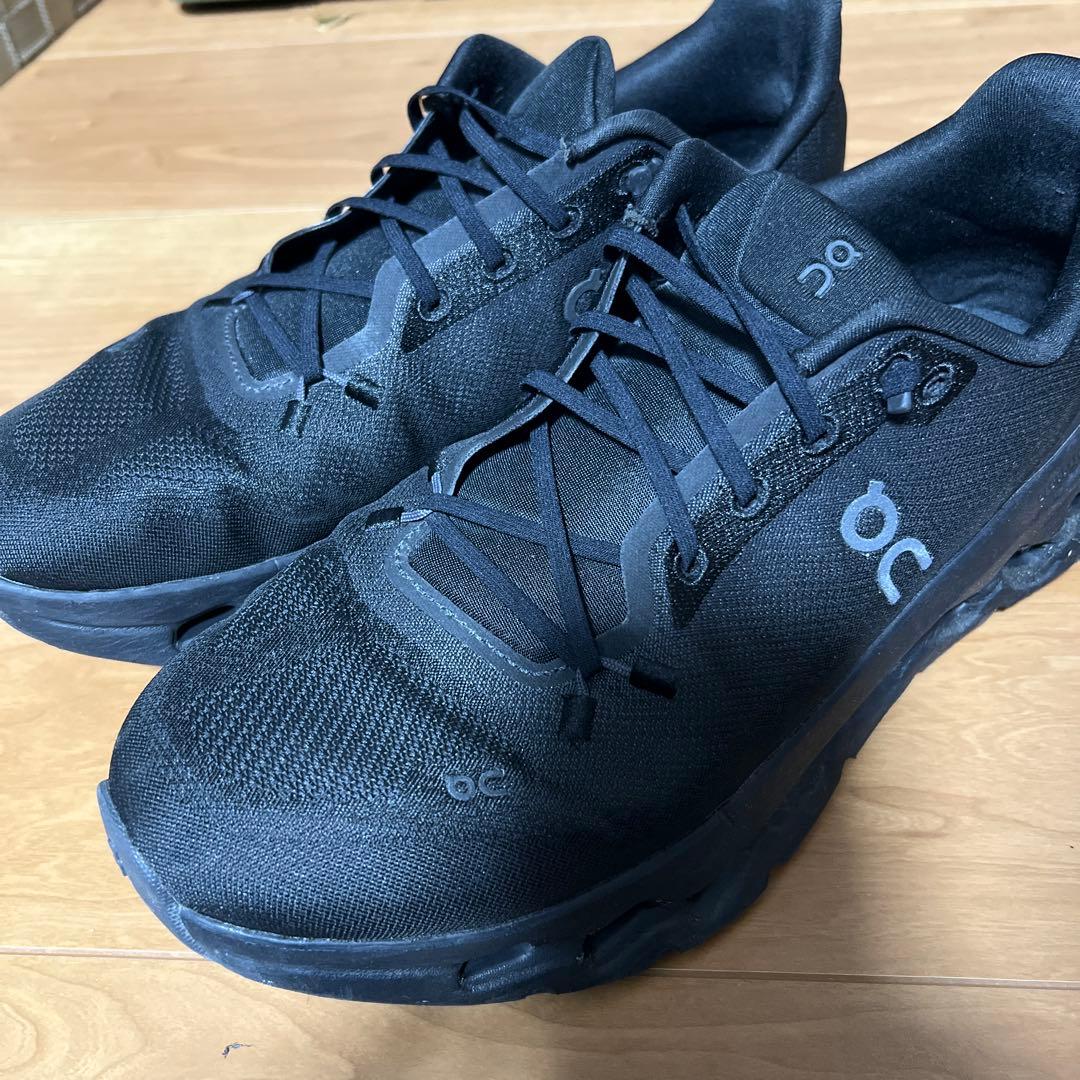 【美品！】ON ブラック ランニングシューズ　Cloudtilt