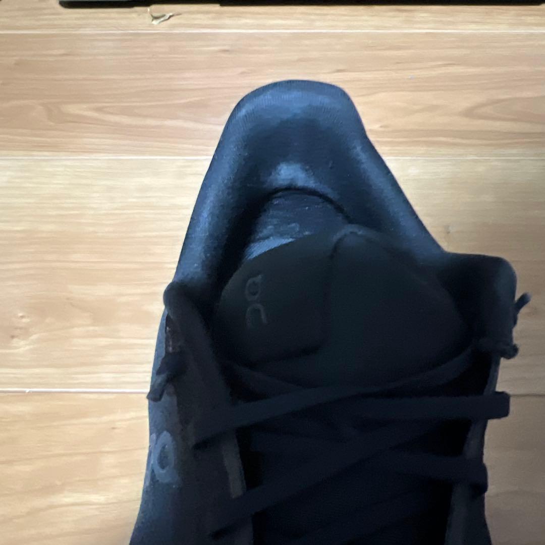 【美品！】ON ブラック ランニングシューズ　Cloudtilt