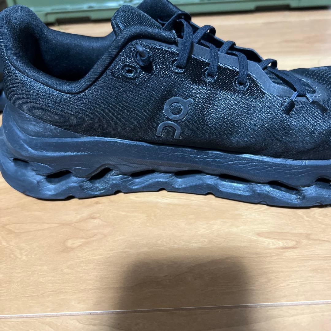 【美品！】ON ブラック ランニングシューズ　Cloudtilt