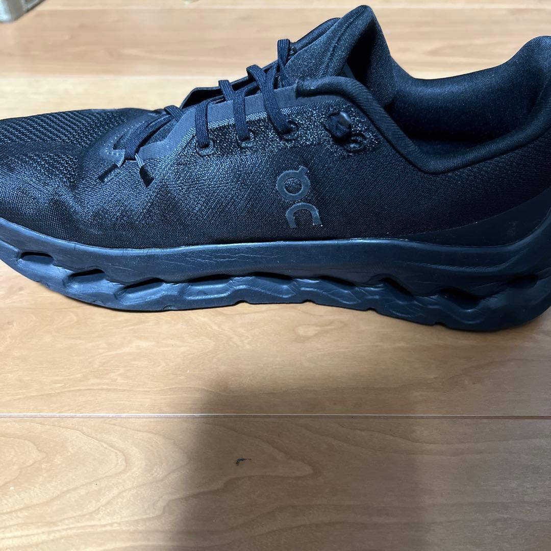 【美品！】ON ブラック ランニングシューズ　Cloudtilt
