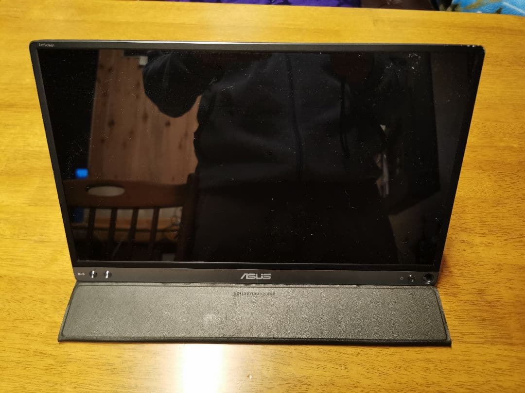 ASUS モバイルディスプレイ MB16AC カバー付き