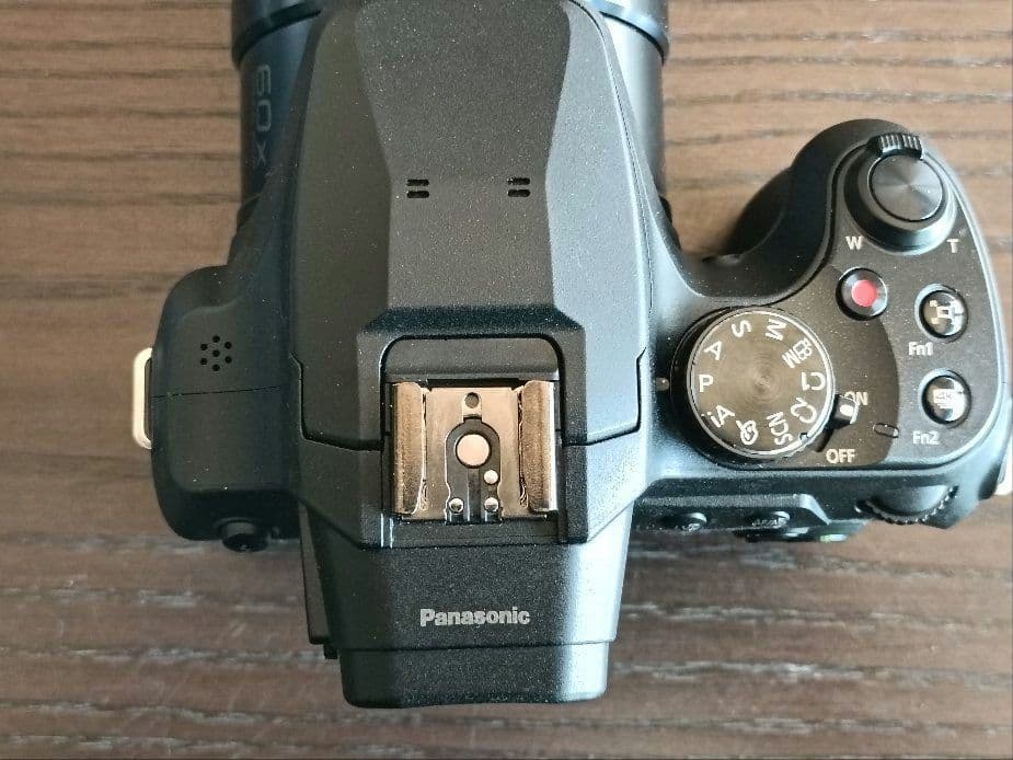 ✨オプション品5点付✨　60倍光学ズーム、タッチ液晶4K動画　 DC-FZ85D