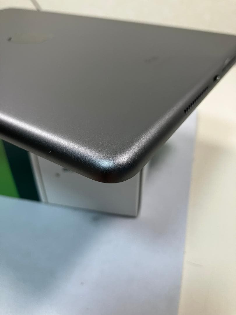 iPad 第8世代　128GB グレー　Wi-Fiモデル　カバーガラス付