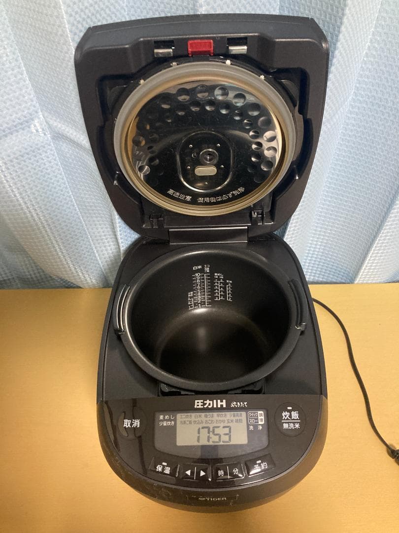2023年製 タイガー JPV-C180 圧力IH炊飯器 10合炊き