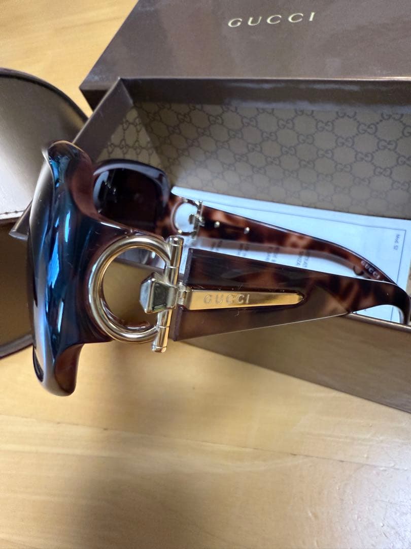 G UCC I サングラス　ケース付　2377