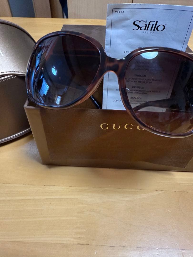 G UCC I サングラス　ケース付　2377