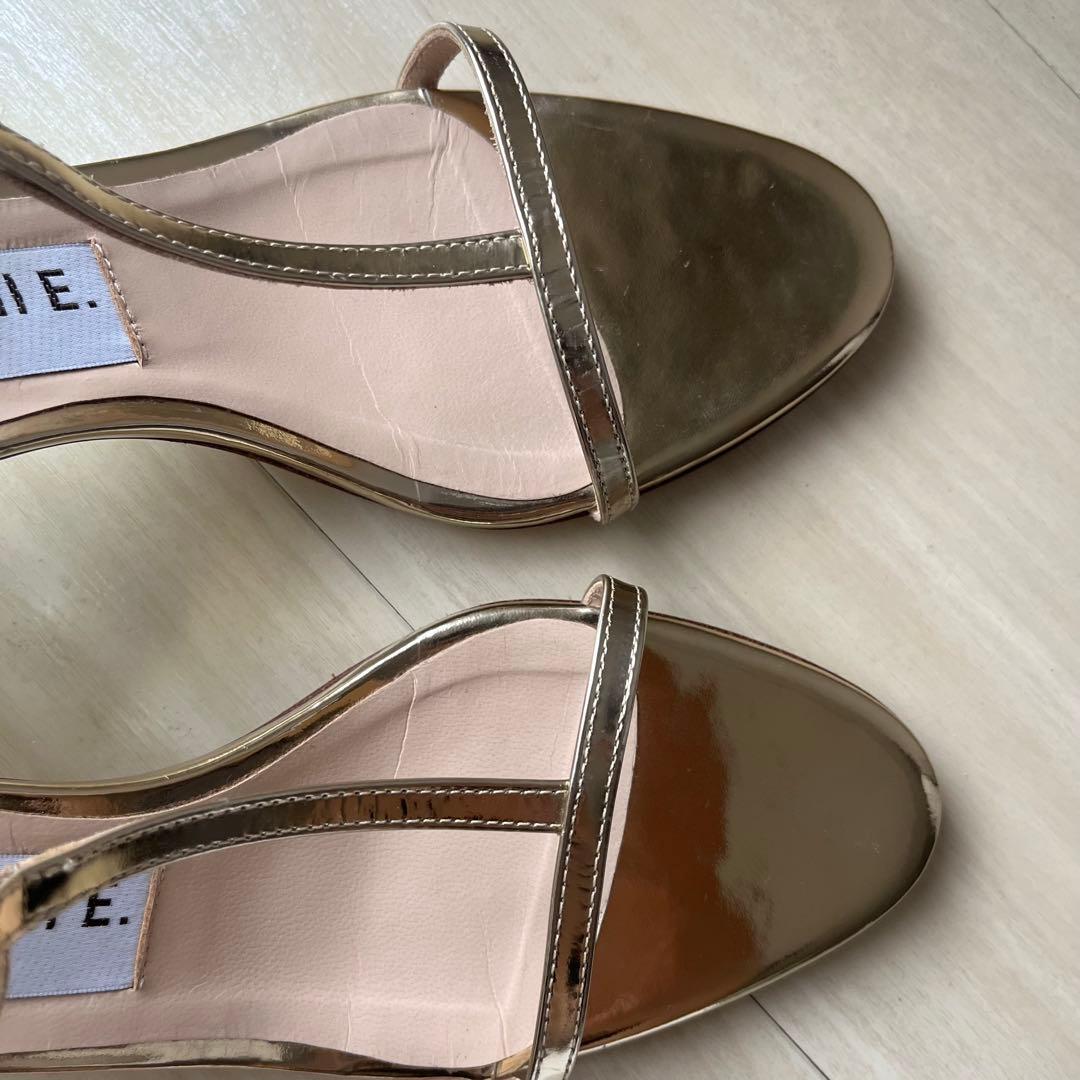 【美品】NEBLONIE.ネブローニ　ゴールド ストラップサンダル 36