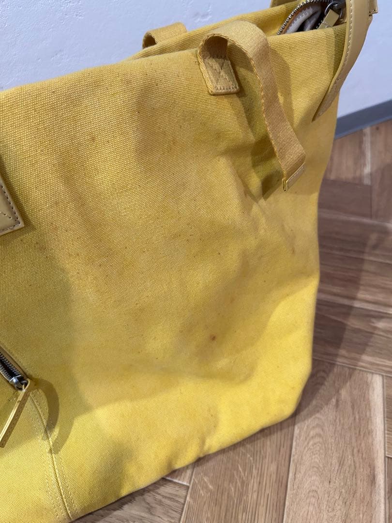 Jacquemus イエロー トラベルバッグ