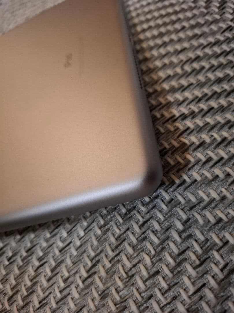 iPad 第6世代 9.7インチ Wi-Fiモデル 32GB MR7F2J/A