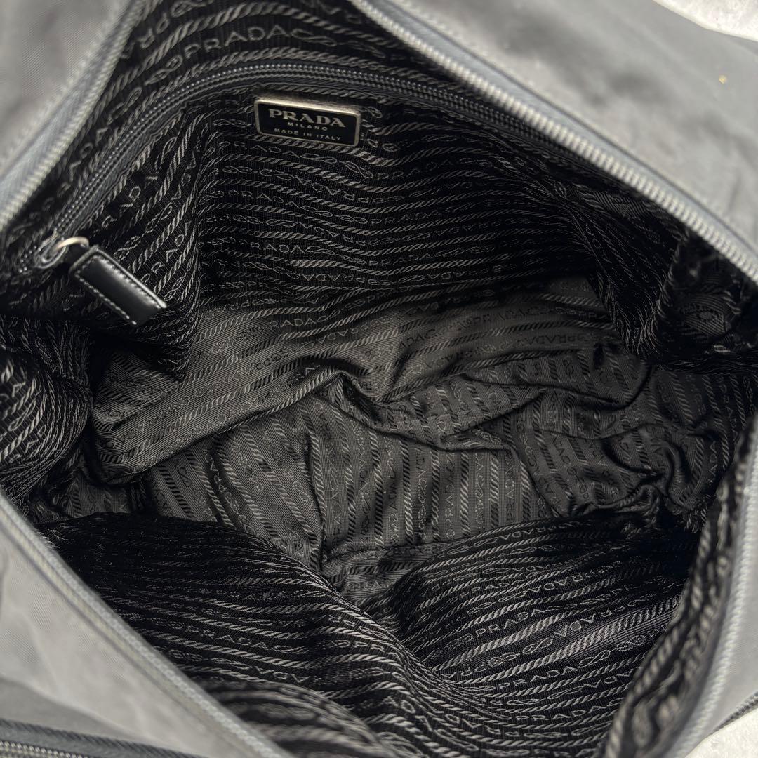 プラダ　メッセンジャーバッグ　三角ロゴ　ナイロン　ブラック　白タグ　ショルダー