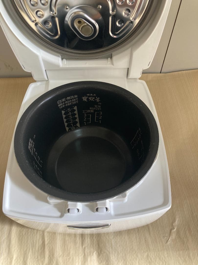 ★★美品★三菱ーIH炊飯器炭炊釜　NJ-VV109-W　形