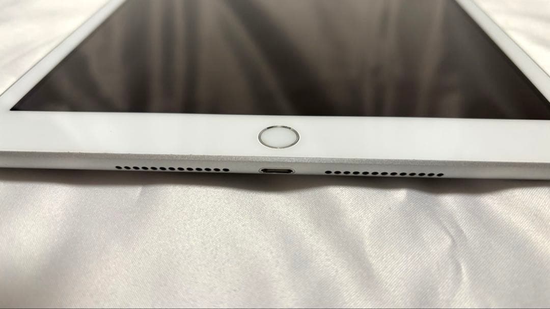 iPad 第8世代 Wi-Fiモデル 128GB シルバー