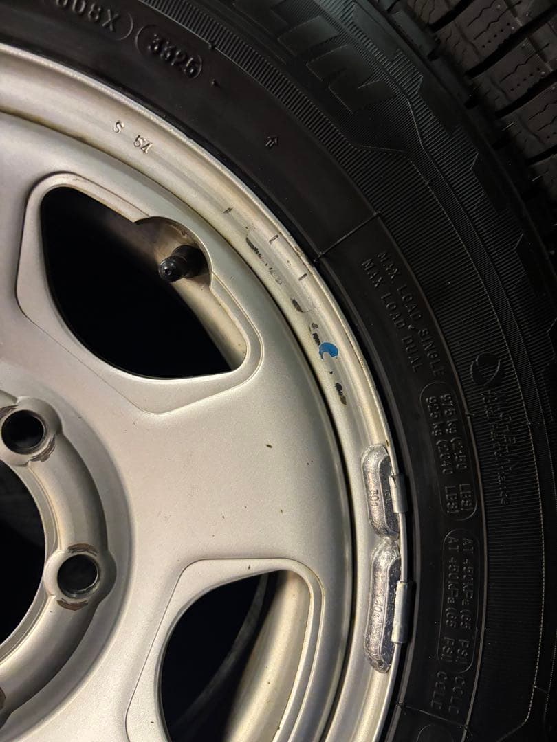 ◇送料込み◇ ハイエース用　195/80R15 中古スタッドレス4本　2025年