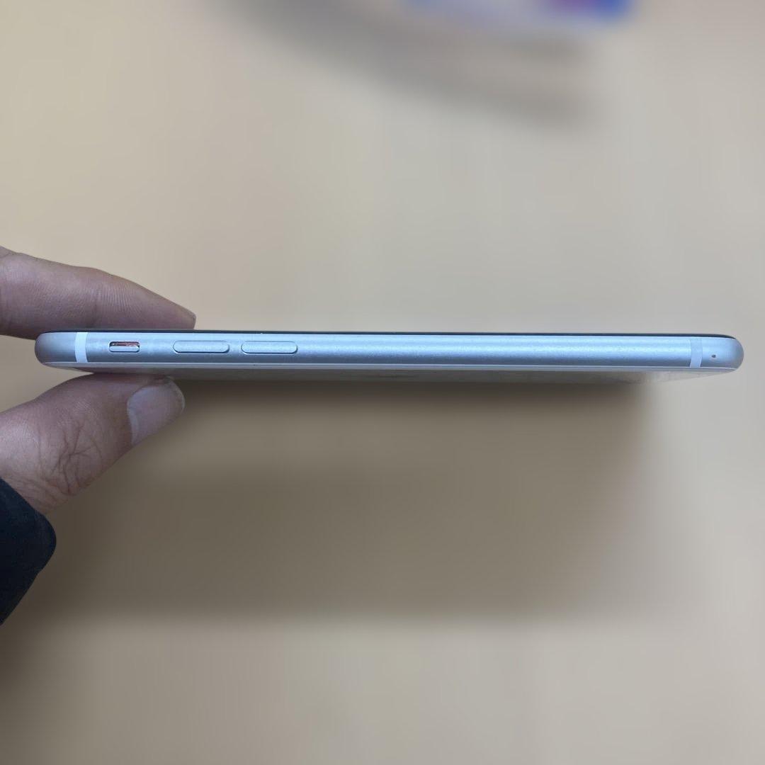 バッテリー80%iPhoneSE第２世代SIMフリー