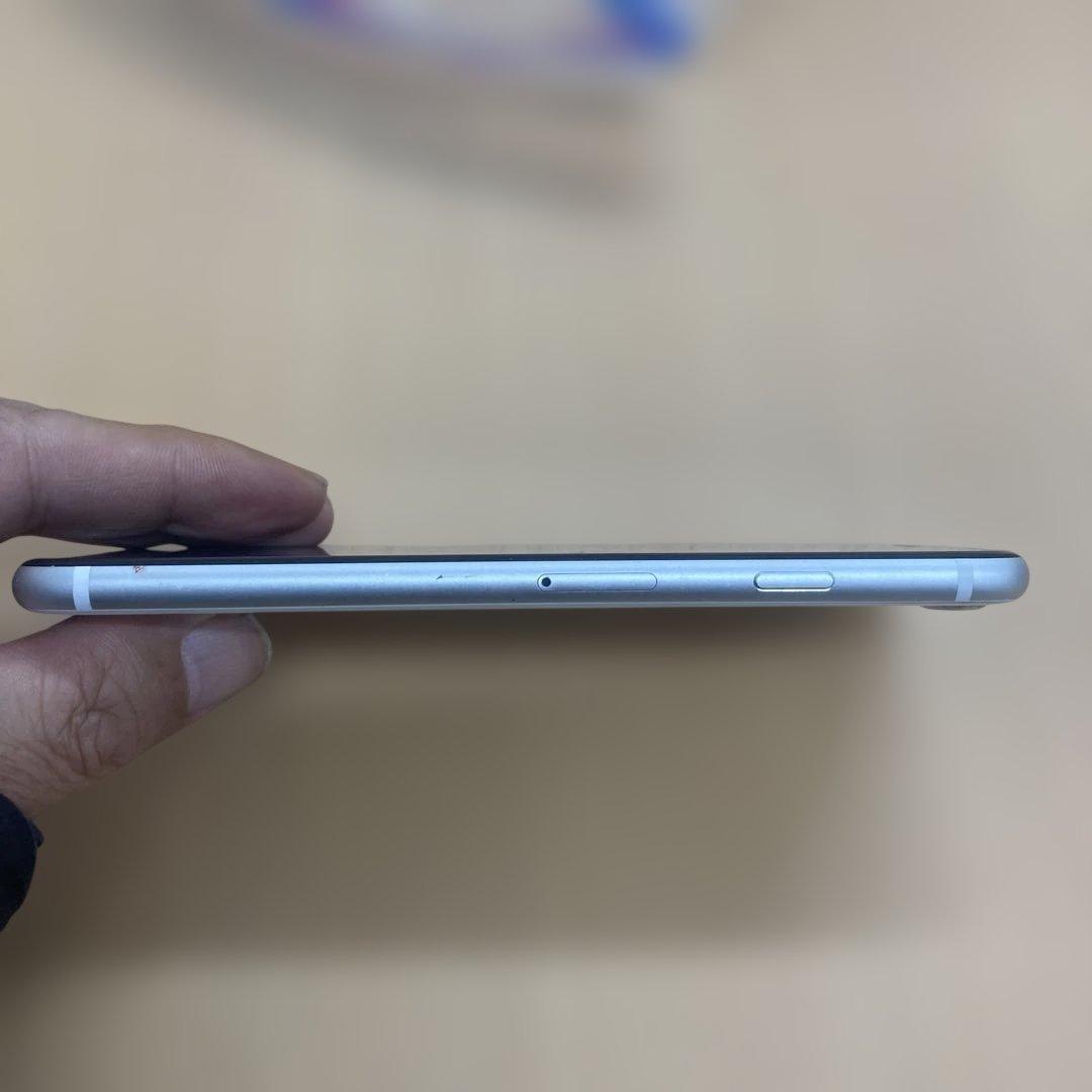 バッテリー80%iPhoneSE第２世代SIMフリー