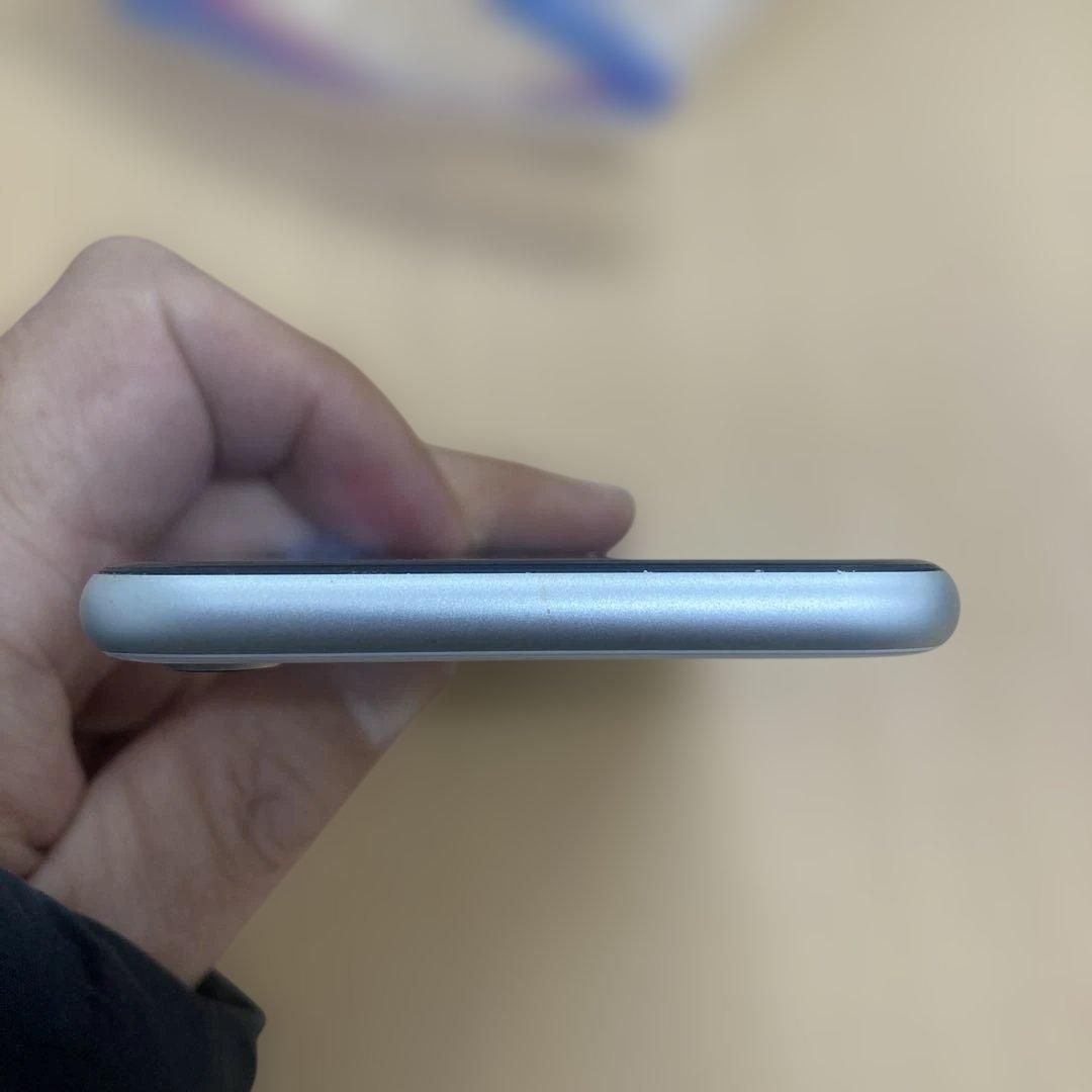 バッテリー80%iPhoneSE第２世代SIMフリー