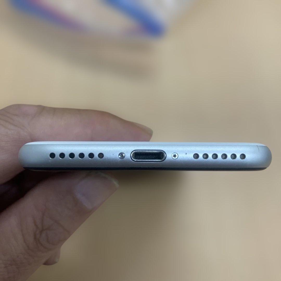 バッテリー80%iPhoneSE第２世代SIMフリー