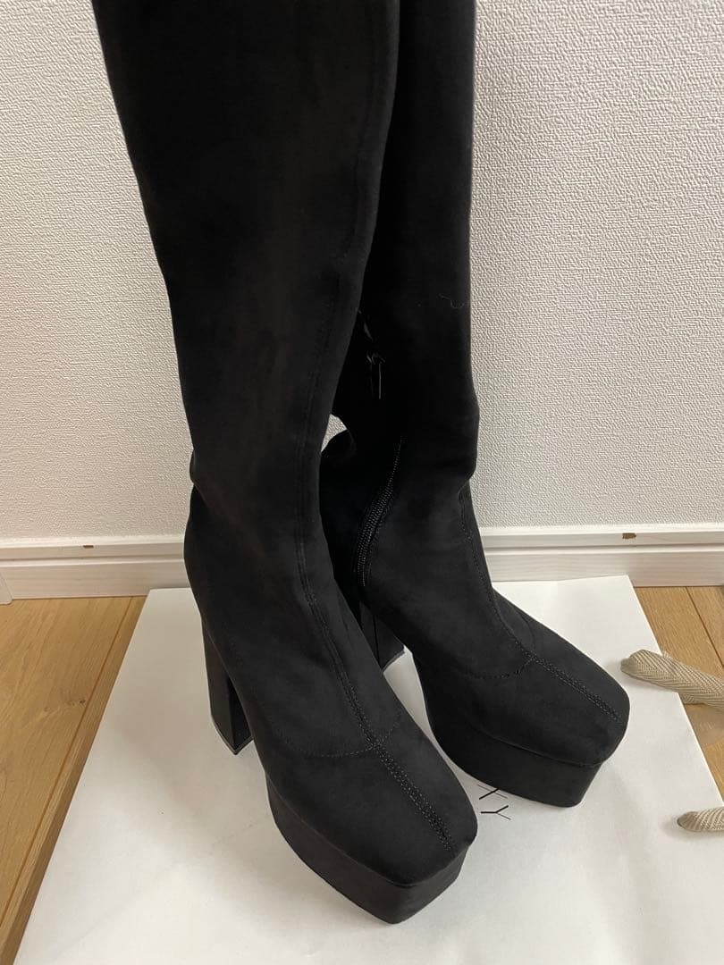 RESEXXYブラック スエード ニーハイブーツ