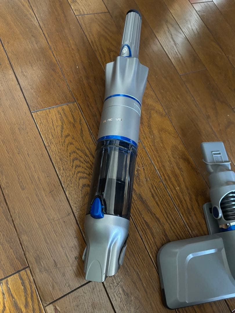 INVICTUS ONE V2 スティッククリーナー本体とアタッチメントセット