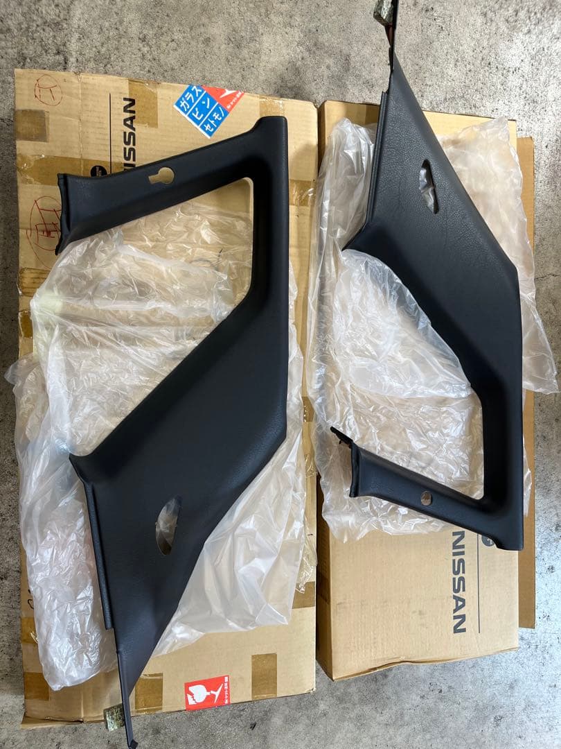 日産純正品新品未使用スカイラインR32 BNR32 Cピラー内張り左右セット