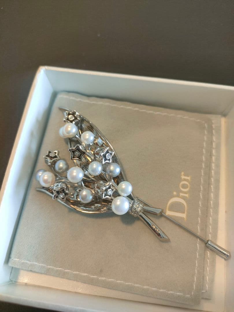 ディオール　ブローチ　Liliy