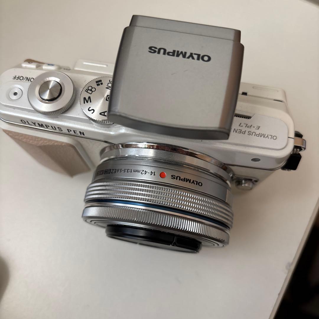 OLYMPUS PEN E-PL7ミラーレス一眼　望遠レンズ付き